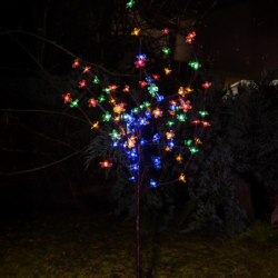 Saulės energija įkraunamas įsmeigiamas šviestuvas Tree 120cm RGB+3000K IP44