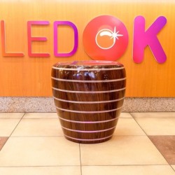 LED dekoracija -taburetė RGB, valdoma pulteliu (Plastikas)