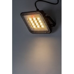 Saulės energija įkraunamas šviestuvas Melk LED 6.5W 3000, 4000, 6500K CCT keičiama balta spalva (juoda)
